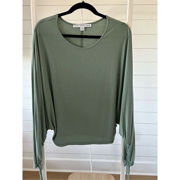 Scoop neck to with ruched drawstring sleeves sz small - Picture 1 of 5